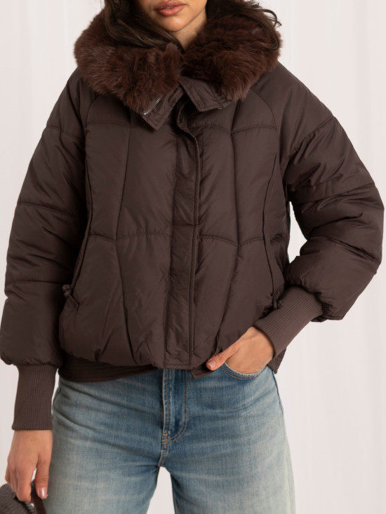 Braune gesteppte Winterjacke mit Stehkragen