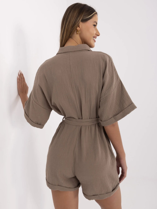 Stylischer brauner Overall mit kurzen Ärmeln