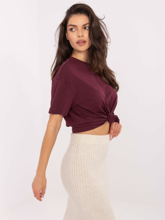 Stylisches bordeauxfarbenes T-Shirt mit kurzen Ärmeln