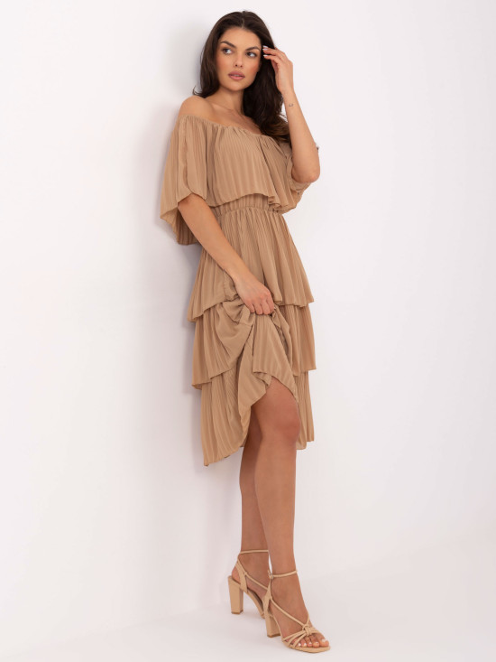 Elegantes ausgestelltes Kleid in Camel-Farbe