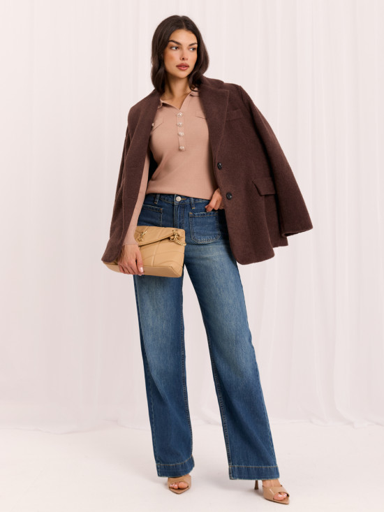 Eleganter brauner Pullover mit Kragen und Knöpfen