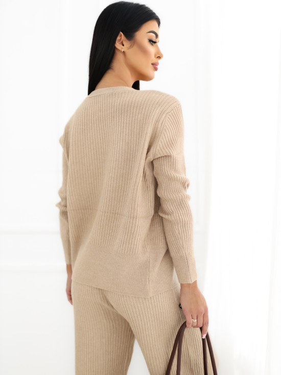 Braunes Strickset mit weitem Bein