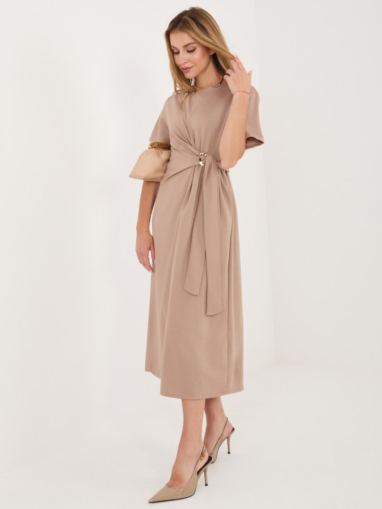 Beiges Midi-Sommerkleid mit kurzen Ärmeln