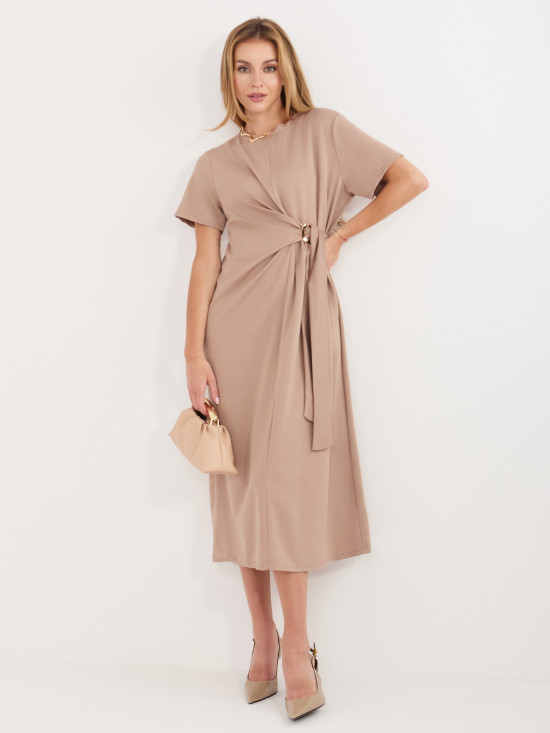 Beiges Midi-Sommerkleid mit kurzen Ärmeln