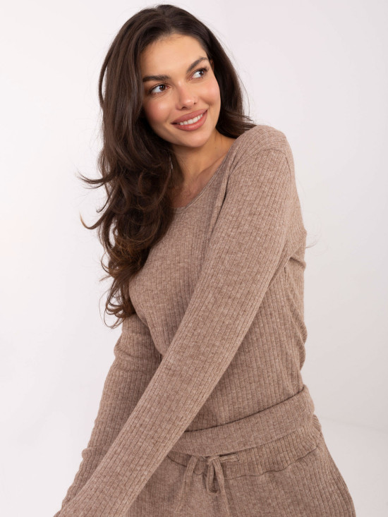 Beiger Rippstrickpullover mit V-Ausschnitt