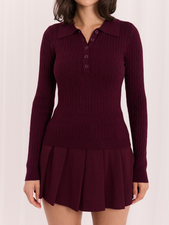 Lila Polopullover mit Kragen und Knöpfen