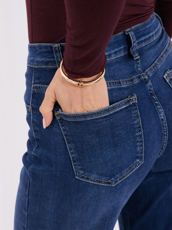 Dunkelblaue Mom Jeans mit hohem Bund
