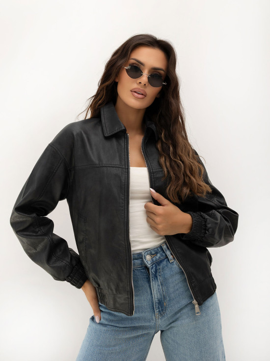 Schwarze Kunstlederjacke mit Reißverschluss