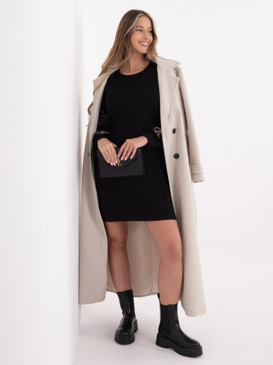 Kurzes schwarzes Kleid mit Stickerei und Puffärmeln