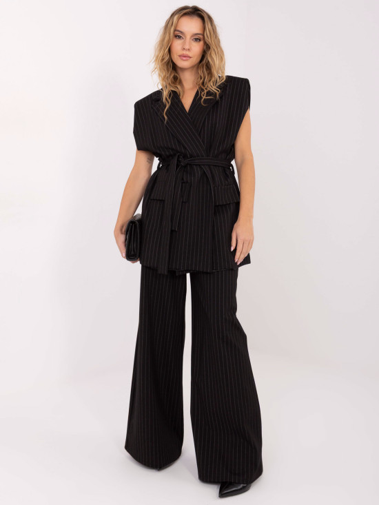 Elegante schwarze gestreifte Weste mit Gürtel