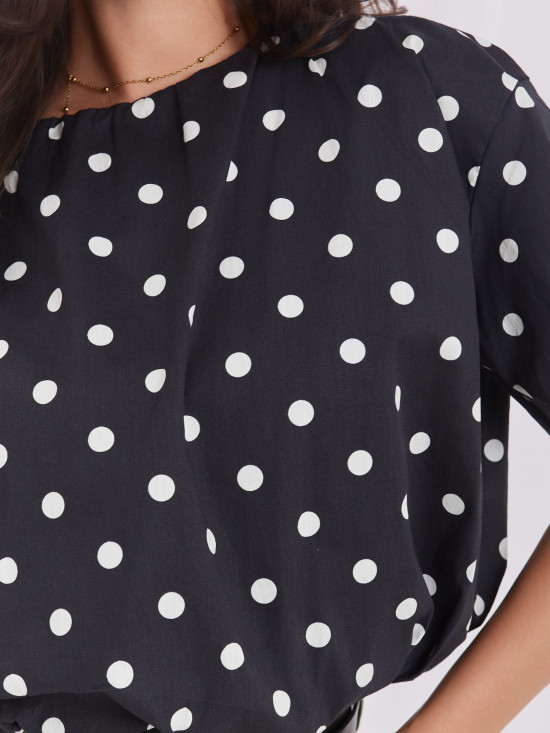 Schwarze Bluse mit Punkten und kurzem Ärmel