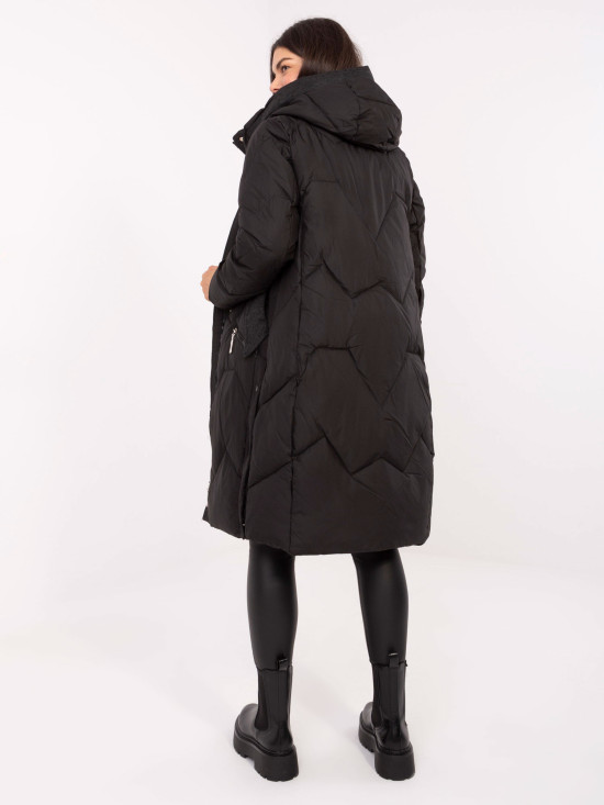 Langer schwarzer Steppmantel mit Kapuze