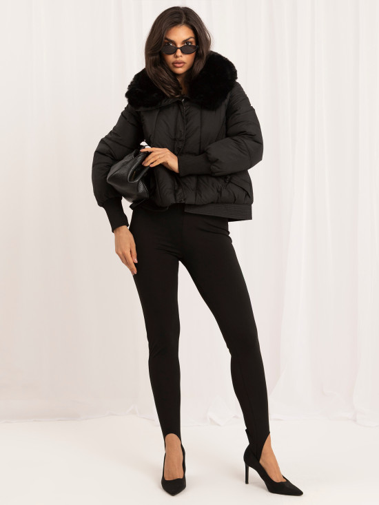 Schwarze gesteppte Winterjacke mit Stehkragen