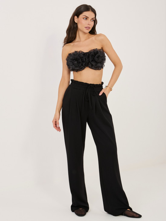 Schwarze Sporthose mit Streifen und hohem Bund