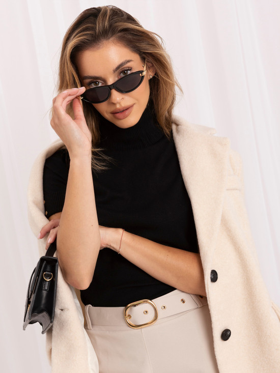 Eleganter schwarzer Pullover mit kurzem Ärmel und Rollkragen