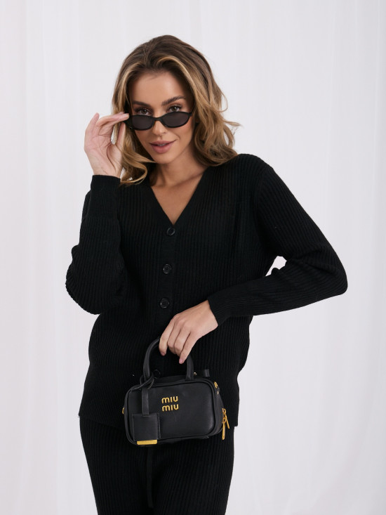 Schwarzes Set mit Strickjacke und weiten Hosen