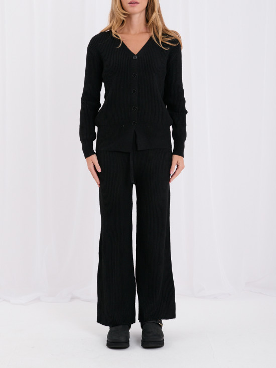 Schwarzes Set mit Strickjacke und weiten Hosen