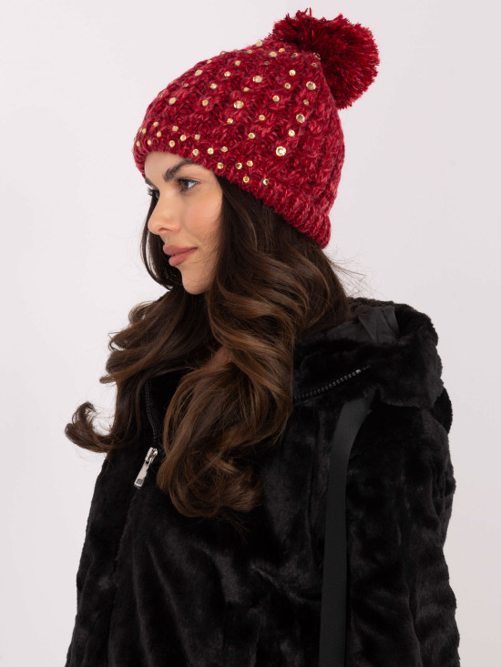 Elegante rote Mütze mit Applikation