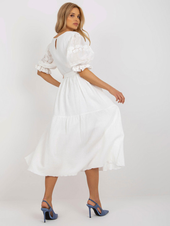 Ecru Musselin Oversize Kleid mit Volant und Gürtel
