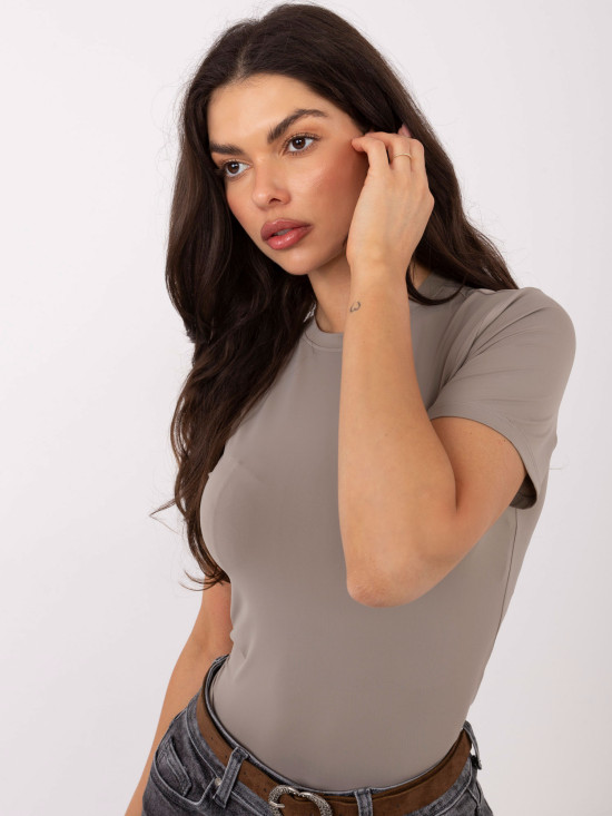 Beigefarbene glatte Bluse mit kurzen Ärmeln