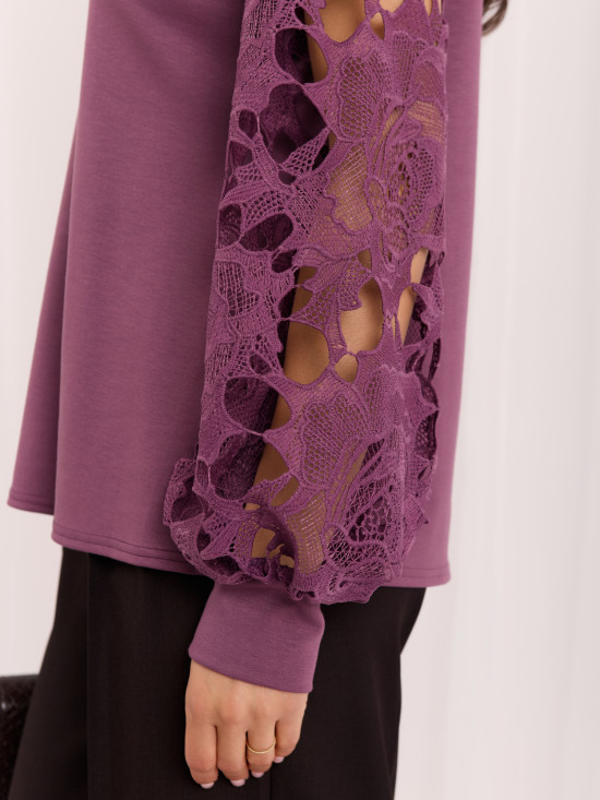 Elegante violette Bluse mit Spitze und Puffärmeln