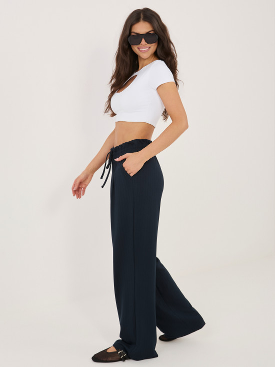 Blaue Sporthose mit Streifen und hohem Bund