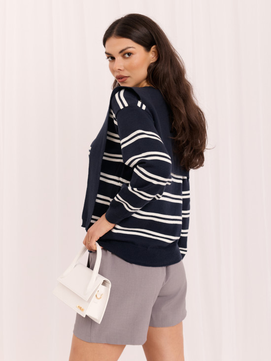 Gestreifter blauer Pullover mit Rundhalsausschnitt