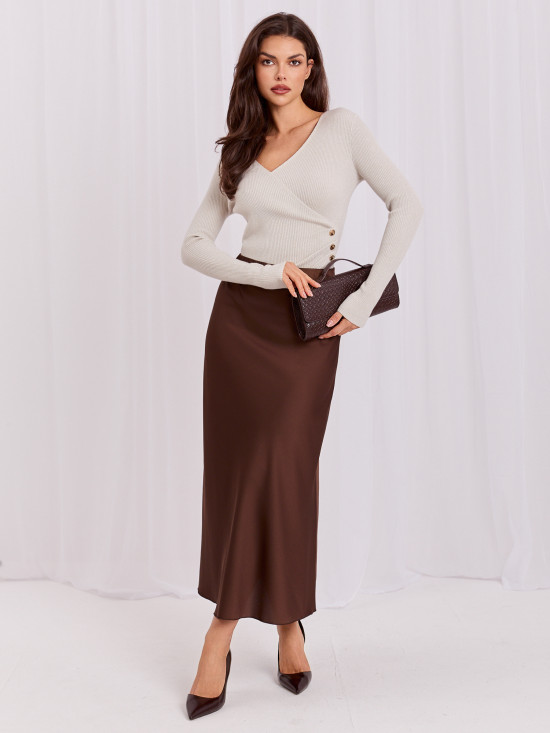 Eleganter beiger Pullover mit Wickelausschnitt