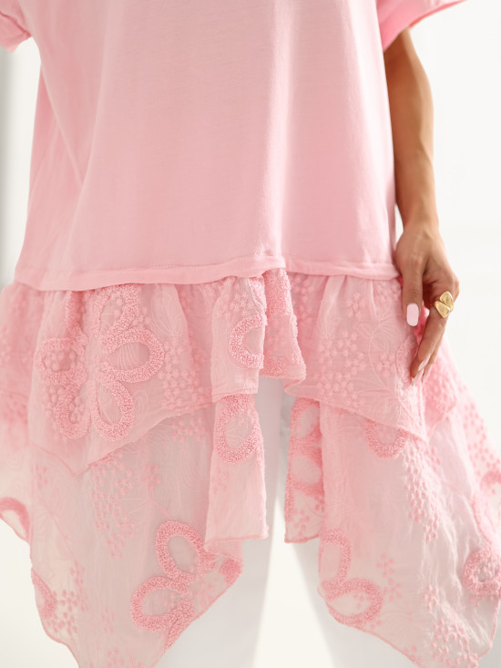 Rosa Baumwollbluse mit Volant und Stickerei