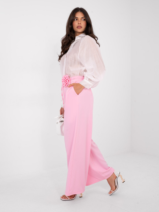 Elegante weite Hose mit Gürtel in Rosa