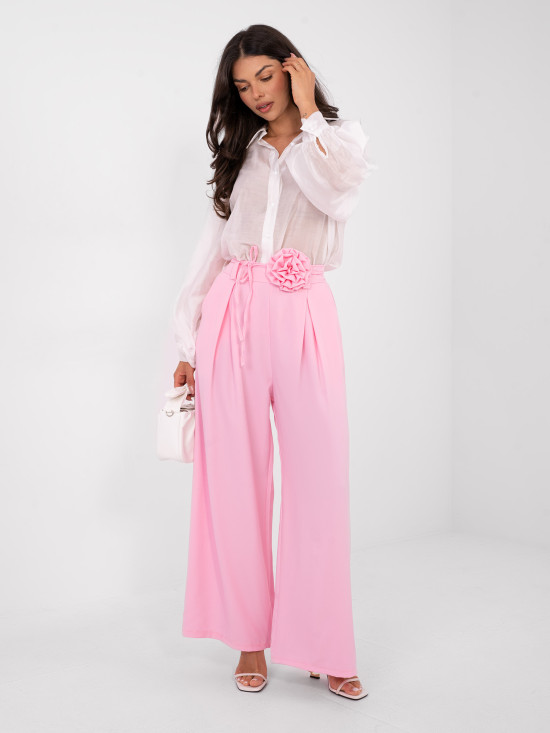 Elegante weite Hose mit Gürtel in Rosa