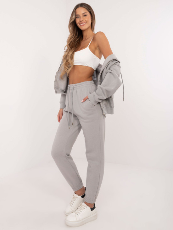 Hellgraue Jogginghose mit hohem Bund