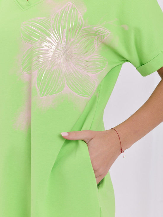 Hellgrünes Sommerkleid mit Taschen
