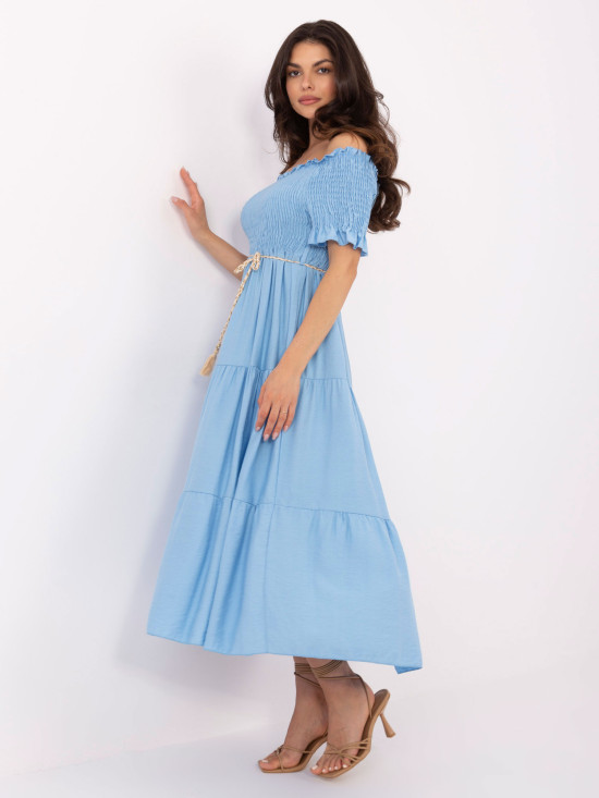 Ausgestellte blaue Kleid mit Gürtel