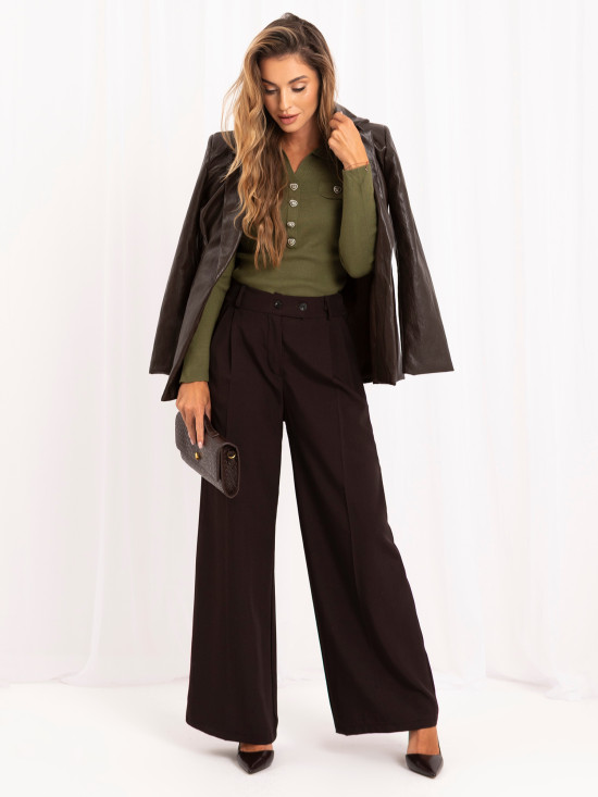 Eleganter khakifarbener Pullover mit Kragen und Knöpfen