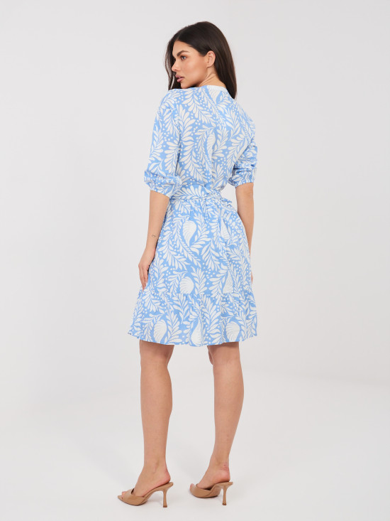 Blaues Kleid mit Print und Gürtel
