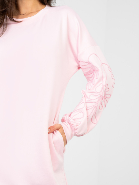 Rosa Minikleid mit Stickerei und Puffärmeln