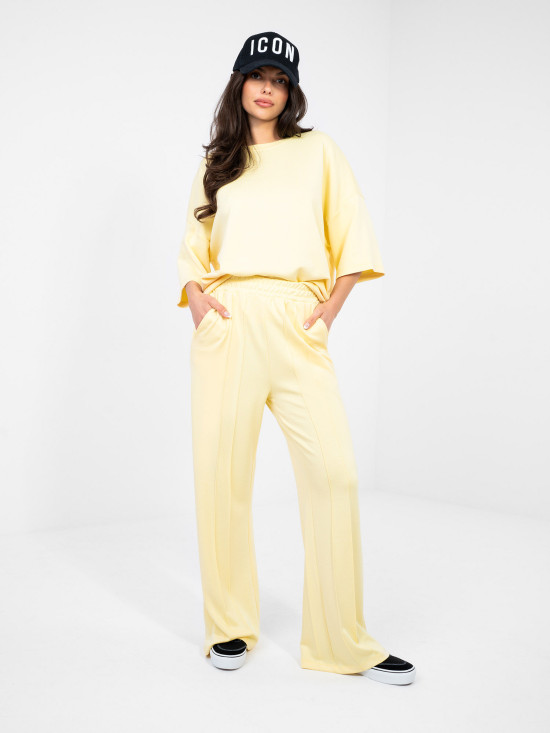 Gelbe weite Jogginghose