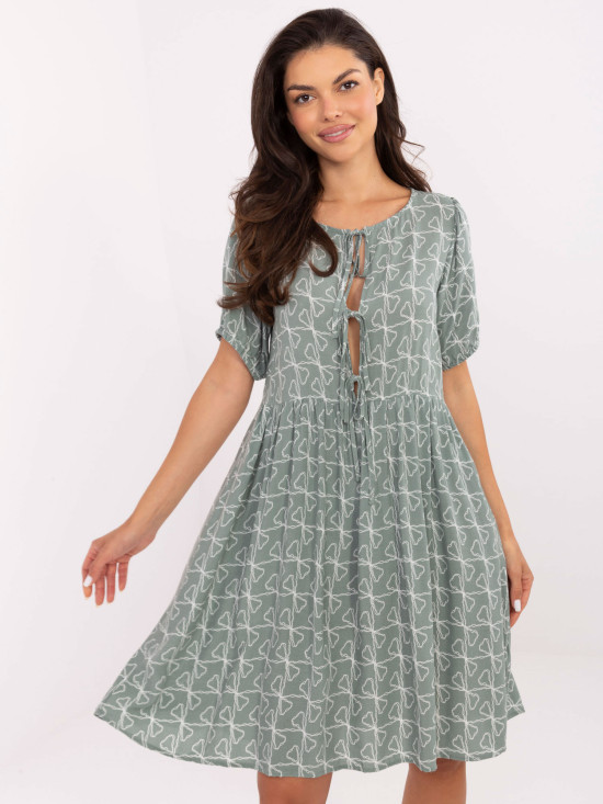 Pistazienfarbene ausgestellte Kleider