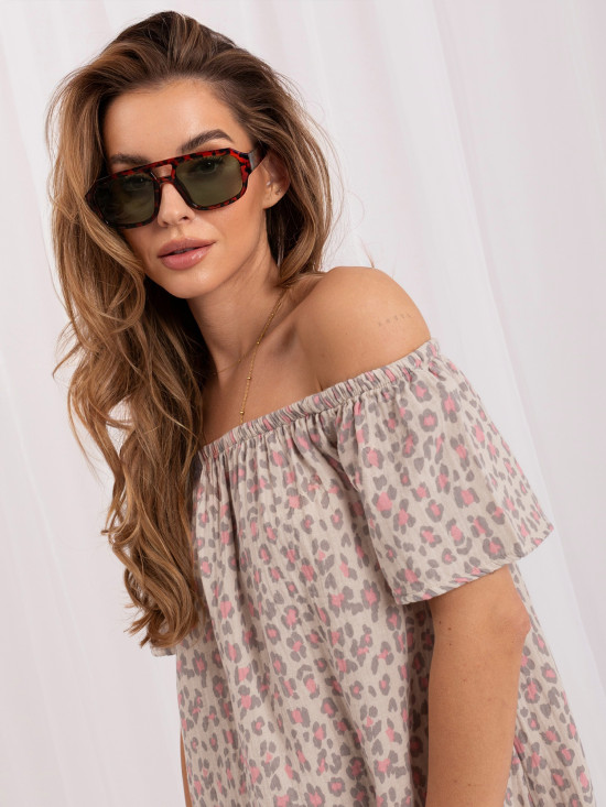 Rosa Oversize-Kleid mit Animal-Print und Carmen-Ausschnitt