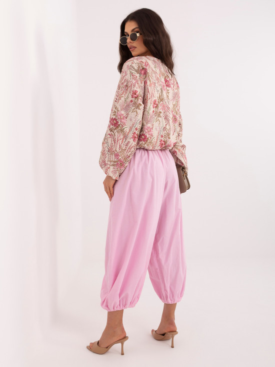 Rosa Bomberjacke mit Blumenmuster