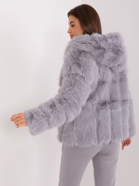 Graue Felljacke mit Kapuze