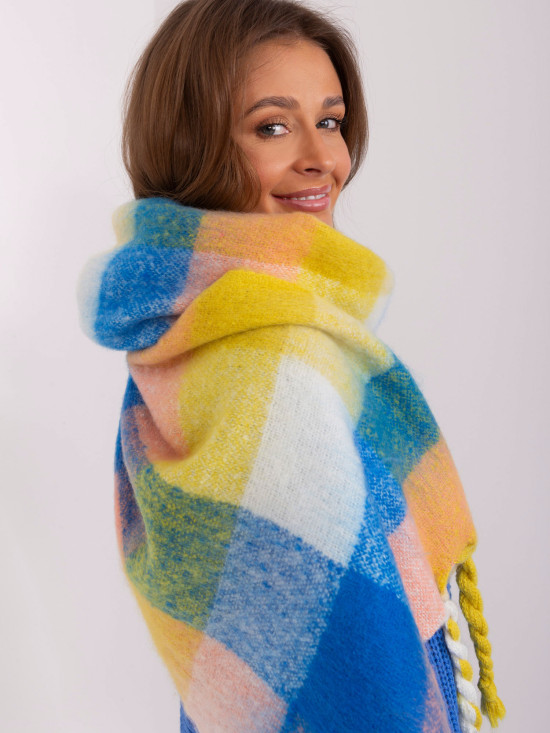 Gelber Schal mit Fransen