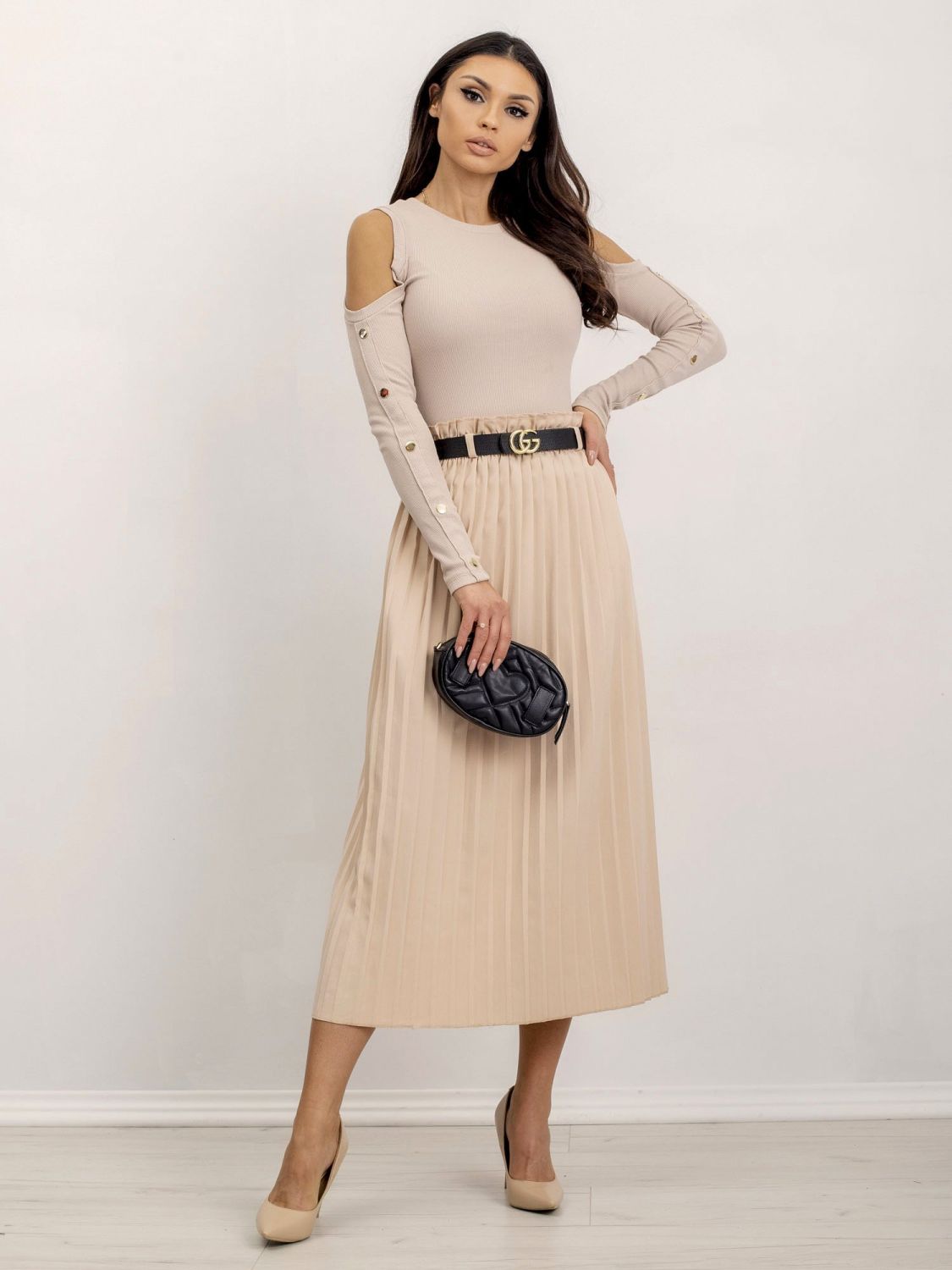 Beige Bluse mit Ausschnitten