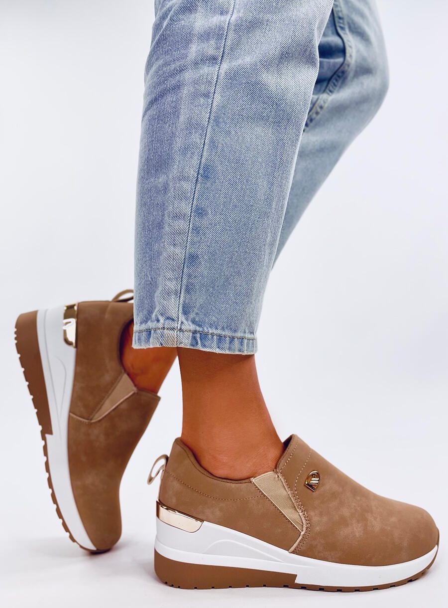 Sneakers mit Keilabsatz Braun