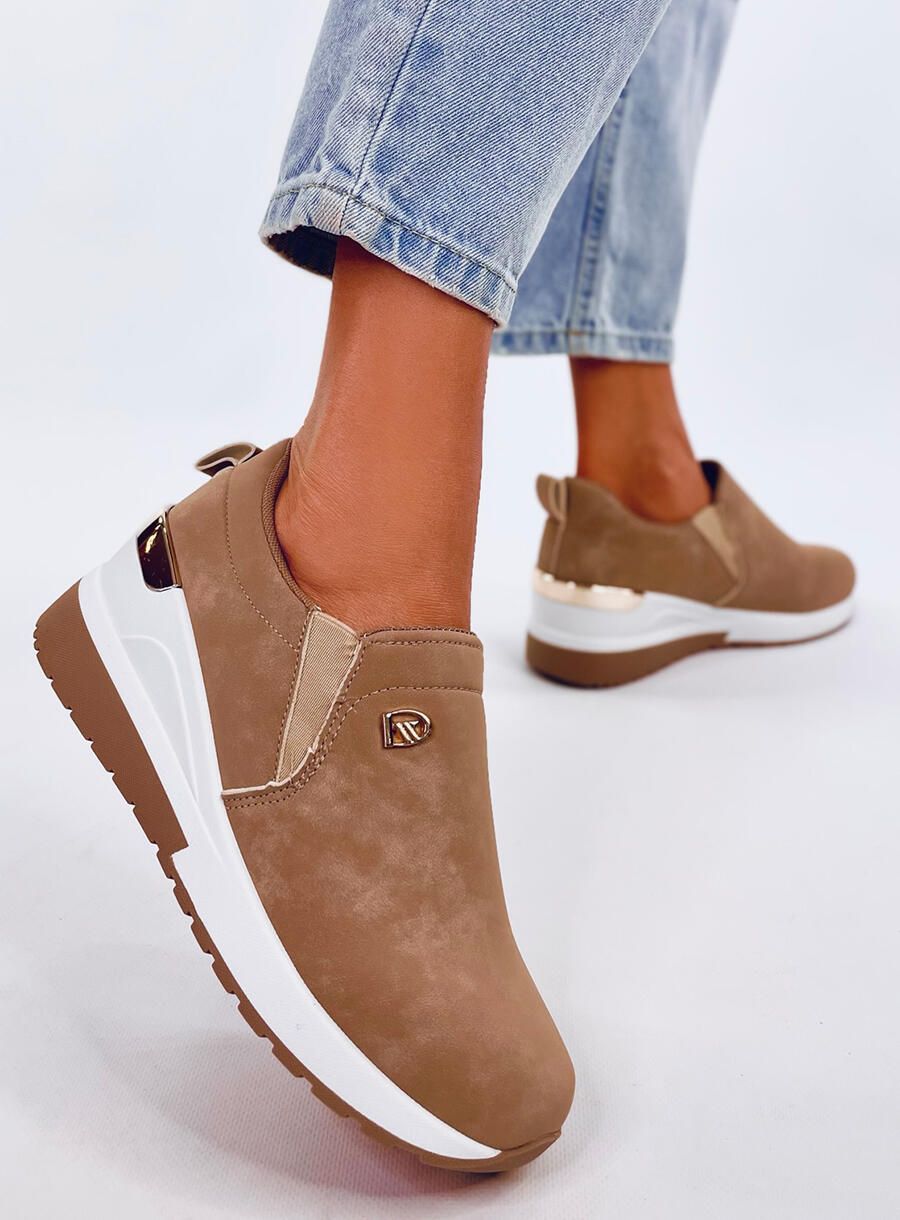 Sneakers mit Keilabsatz Braun