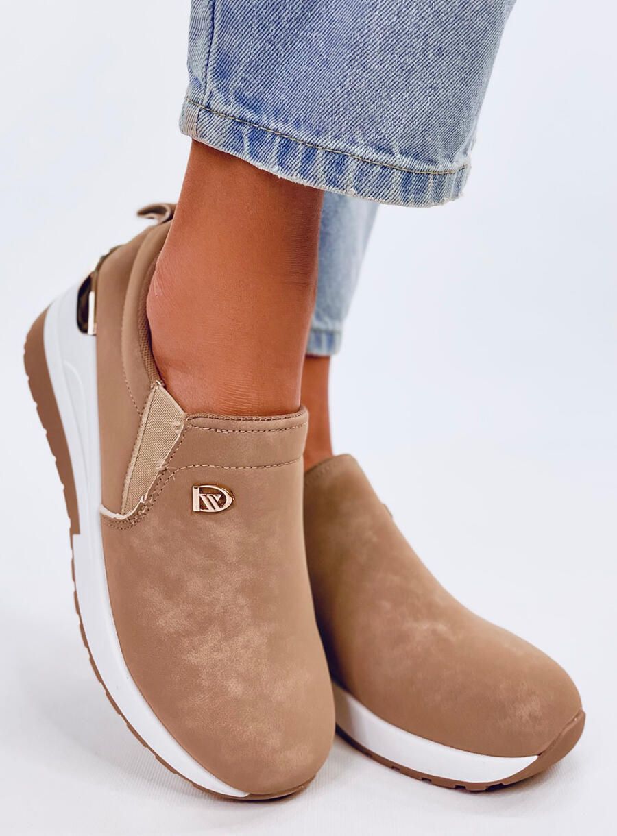 Sneakers mit Keilabsatz Braun