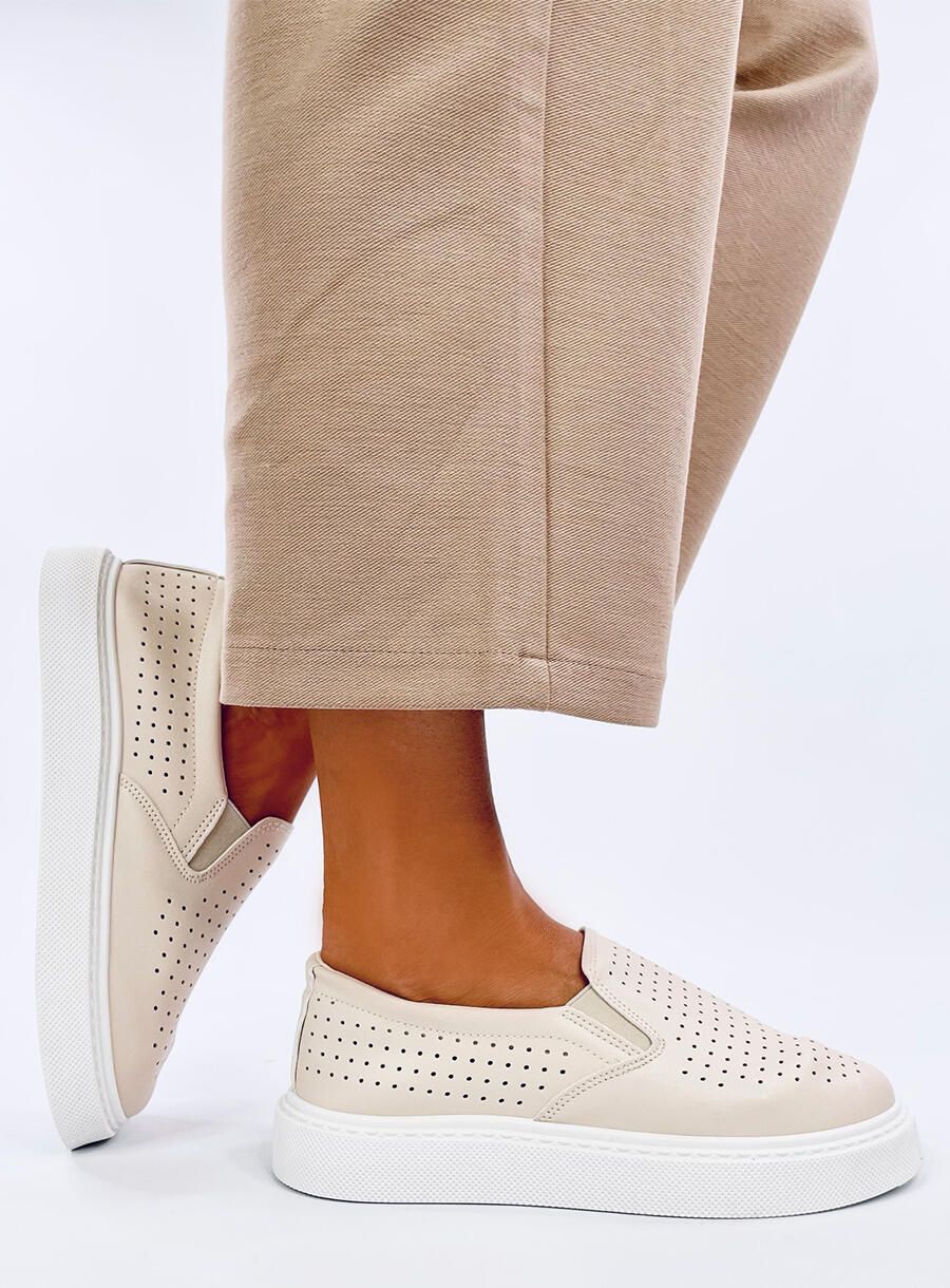 Perforierte Slip-On-Sneaker Beige
