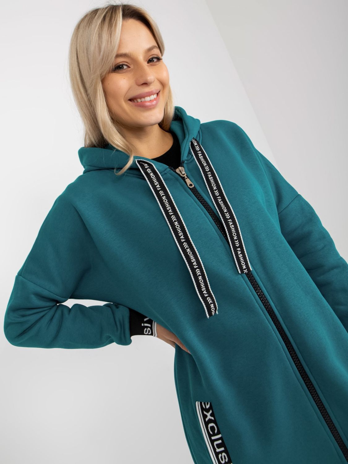 Lange Sweatjacke mit Kapuze und Taschen Mayar