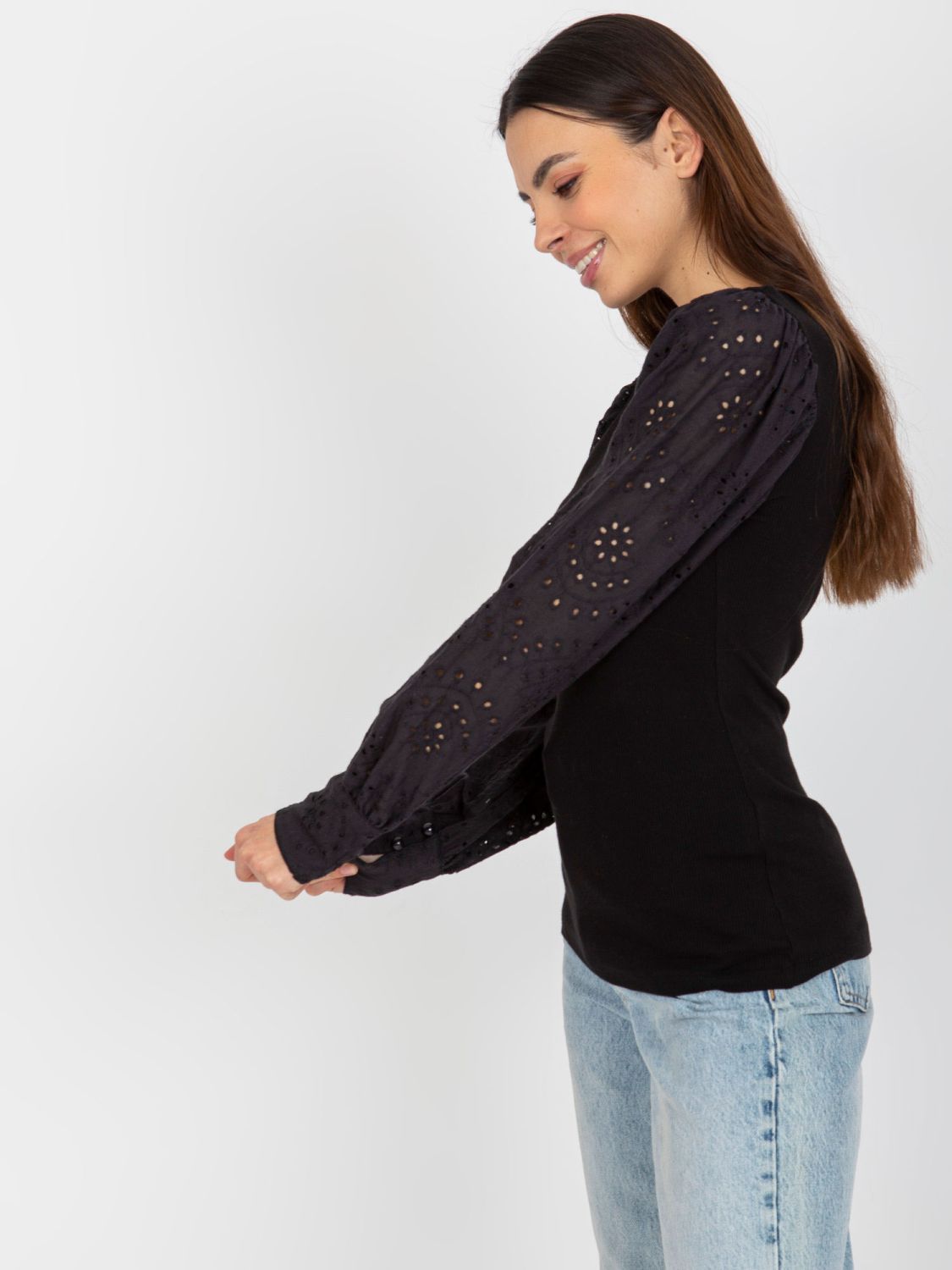 Schwarze elegante Bluse mit Spitzenärmeln OCH BELLA